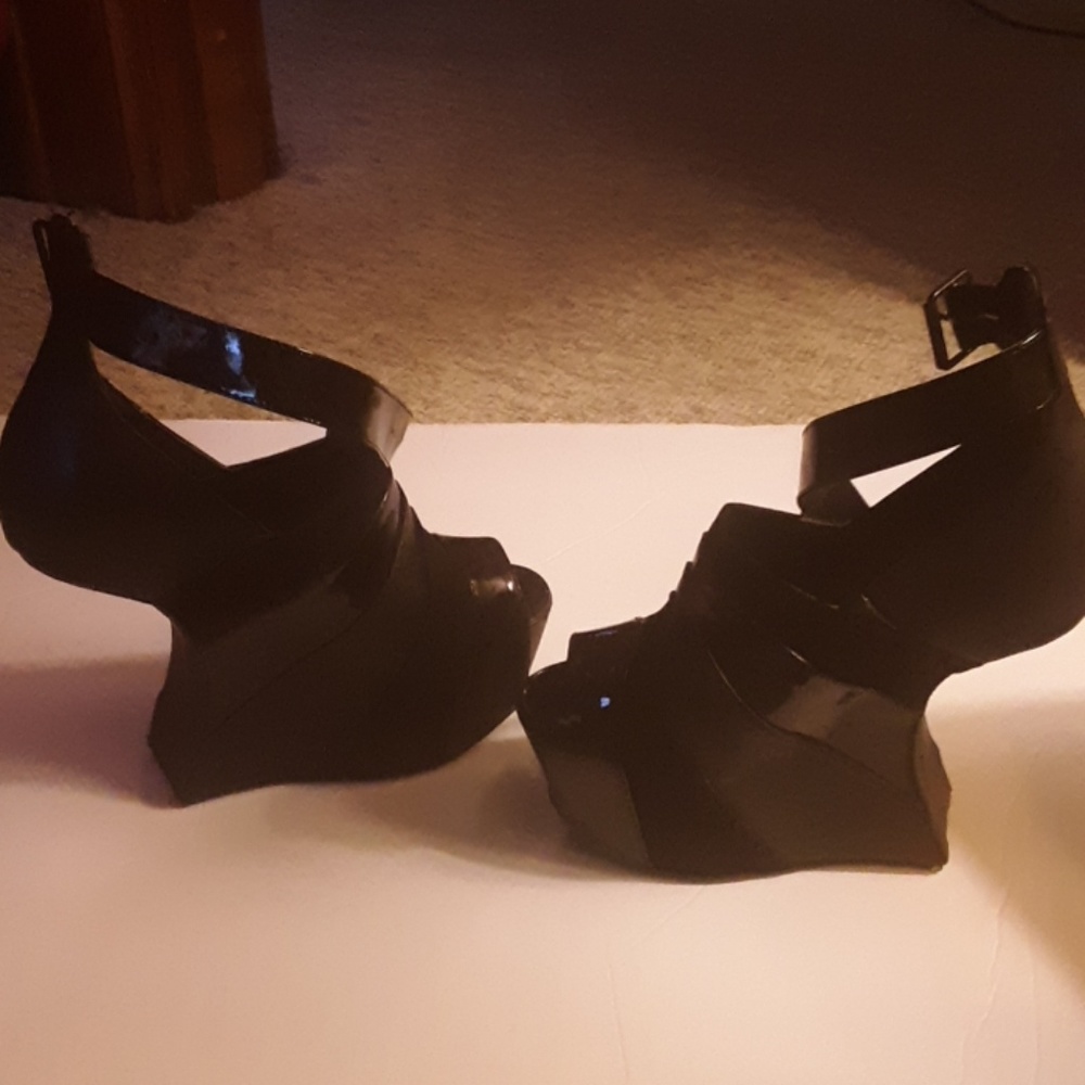 Shoes - Picture 2 of 3